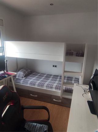 Cama litera con escritorio y armario