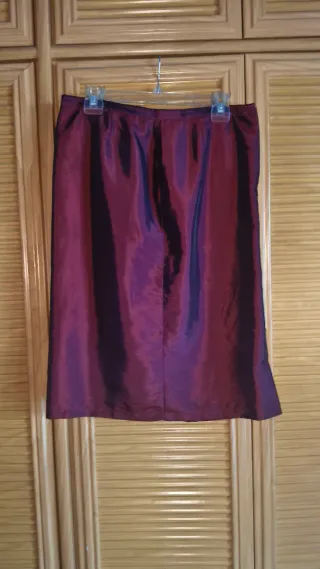 Conjunto falda y blusa burdeos