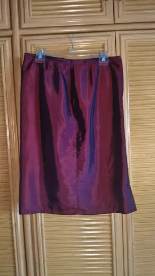 Conjunto falda y blusa burdeos