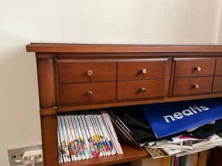 Mueble recibidor de madera marrón