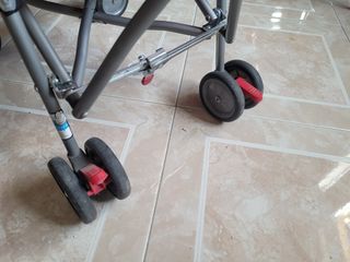 Cochecito de bebé rojo