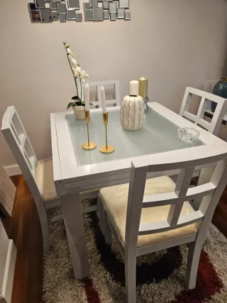 Mesa de comedor de cristal y madera