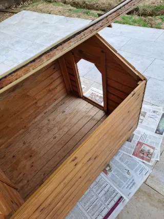 Caseta perro madera grande. Recien barnizada