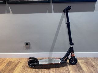 Patinete Oxelo Negro y Naranja