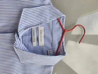 Camisa de vestir azul y blanca