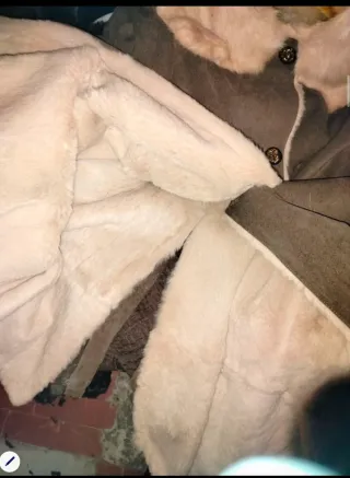 Cappotto marrone con pelliccia rosa