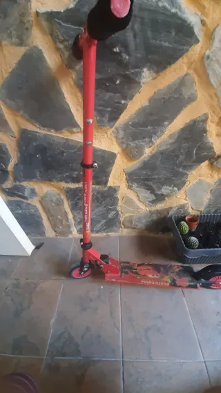 Patinete infantil rojo