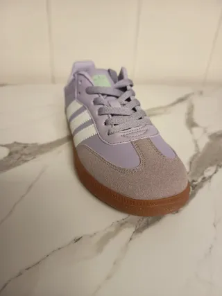 Zapatillas Adidas Moradas y Blancas