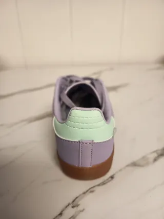 Zapatillas Adidas Moradas y Blancas