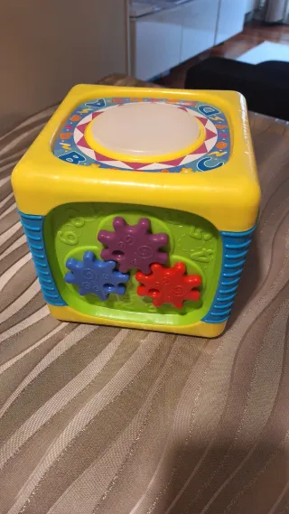 Cubo musical interactivo para bebés