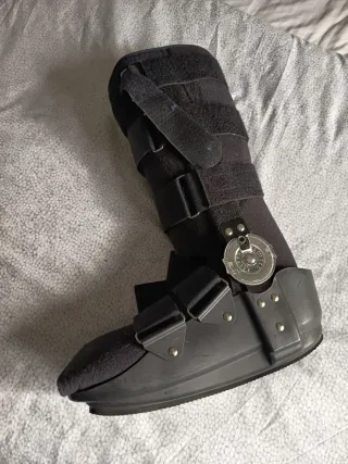 Bota Ortopédica Negra Ajustable