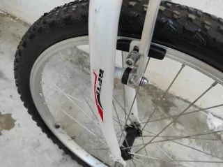 Bicicleta de Montaña Blanca. Precio negociable.