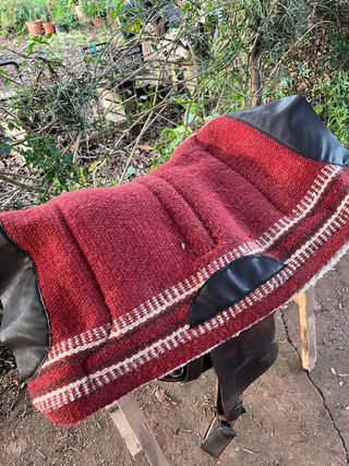 Silla de montar western y manta