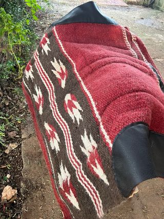 Silla de montar western y manta