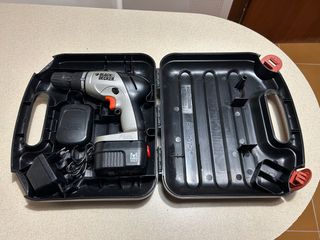 Taladro Black & Decker 9.6V con maletín