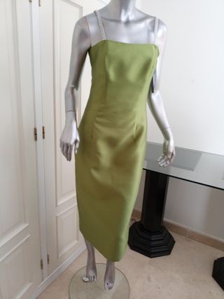 Vestido de diseñadora Ana Torres verde oliva