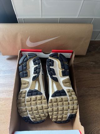 Nike Zoom Vomero 5 Oro Blanco