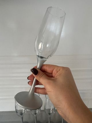 Copas de champán plateadas y transparentes