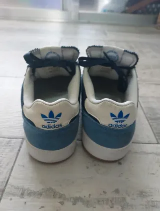 Zapatillas deportivas Adidas azules
