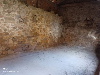 Nave 42m con puerta garaje y 2 ventanas