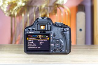 Canon EOS 500D + Obiettivo EF-S 18-55mm IS