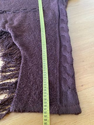 Poncho de punto con flecos