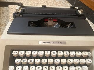 Máquina de escribir Olivetti Lettera 40