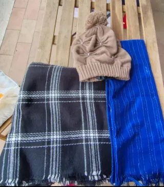 Set sciarpa scozzese, sciarpa blu e cappello