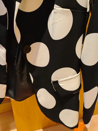 Americana lunares blanco y negro sin estrenar