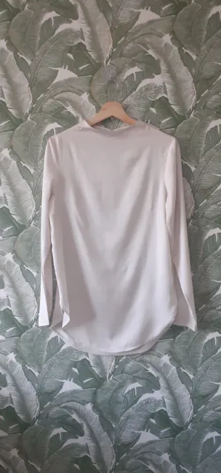 Blusa ligera color crema marca H&M