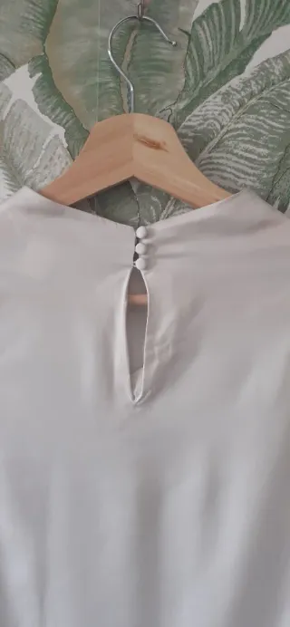 Blusa ligera color crema marca H&M