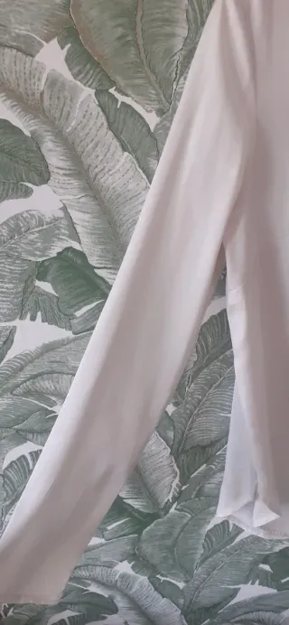 Blusa ligera color crema marca H&M