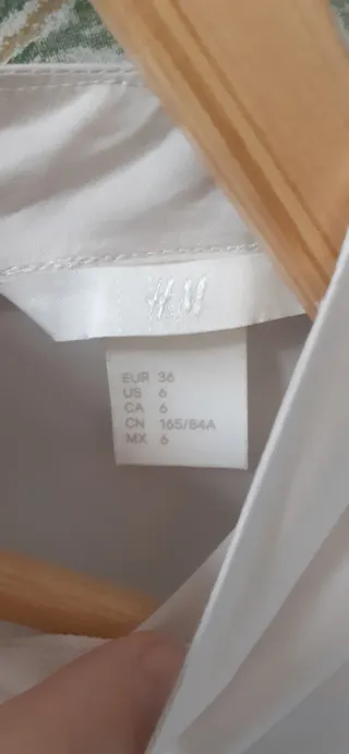 Blusa ligera color crema marca H&M