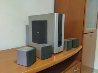 Subwoofer Philips Plata y Negro