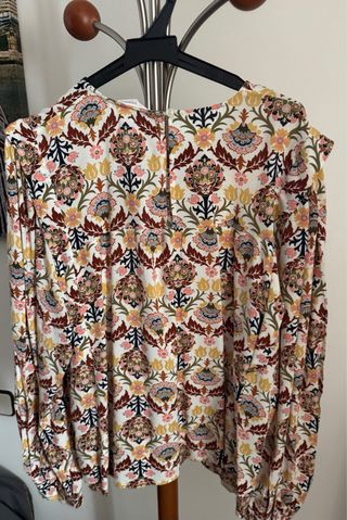 Blusa ancha estampada colores otoñales
