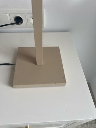 Lámpara de mesa beige tela y metal, altura 60