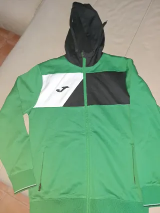 Chaqueta Joma con capucha