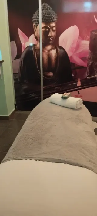 Alquilo hermosa cabina para estetica o similar.