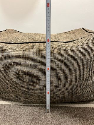 Puff de tela marrón y gris