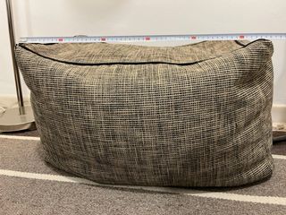 Puff de tela marrón y gris