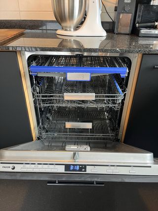 Muebles Cocina Negro y Plata + electrodomesticos