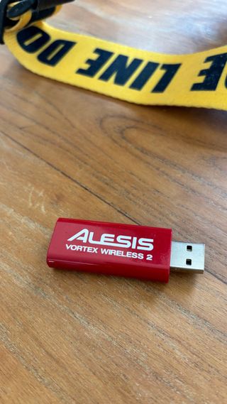 Alesis Vortex Wireless 2 + soporte + funda