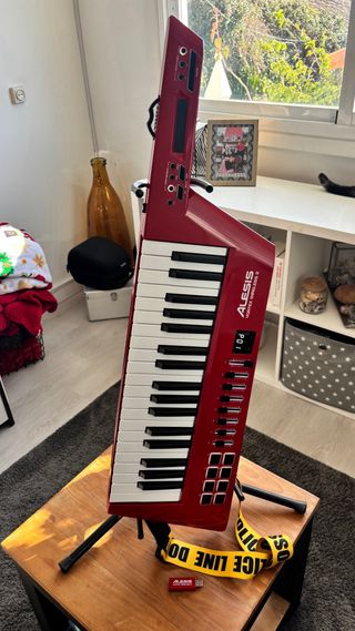 Alesis Vortex Wireless 2 + soporte + funda