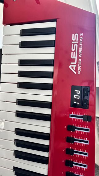 Alesis Vortex Wireless 2 + soporte + funda