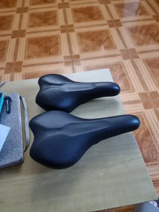 2 sillines de bicicleta nuevos