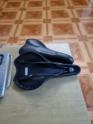 2 sillines de bicicleta nuevos