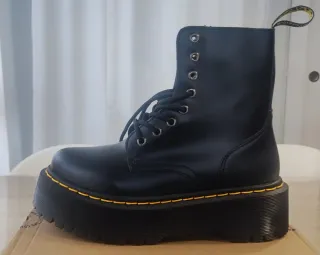 Botas  tipo Dr. Martens Negras Talla 39
