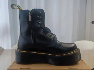 Botas  tipo Dr. Martens Negras Talla 39