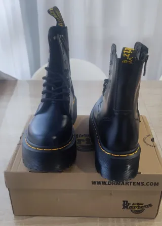 Botas  tipo Dr. Martens Negras Talla 39