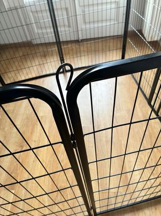Parque metálico para perros (interior/exterior).